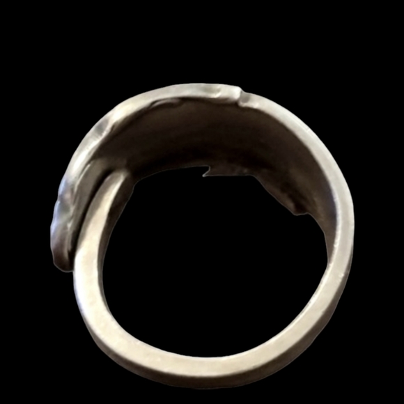 Beautiful Petite Hand Forged Vintage Spoon Ring Size 4 - Picture 8 of 8